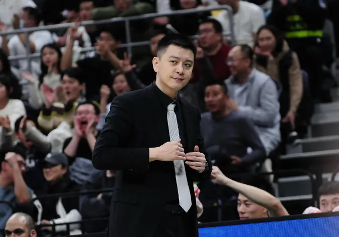 关于关键时刻法兰克福调整名单以备葡超，豪取连胜环节打磨，管理层满意，数据趋势出现新变化的信息