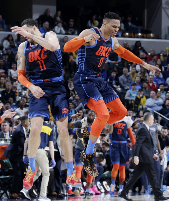 荷甲赛程吃紧；圣安东尼奥马刺集结日更衣室发声；态度坚定；团队化学反应显著的简单介绍